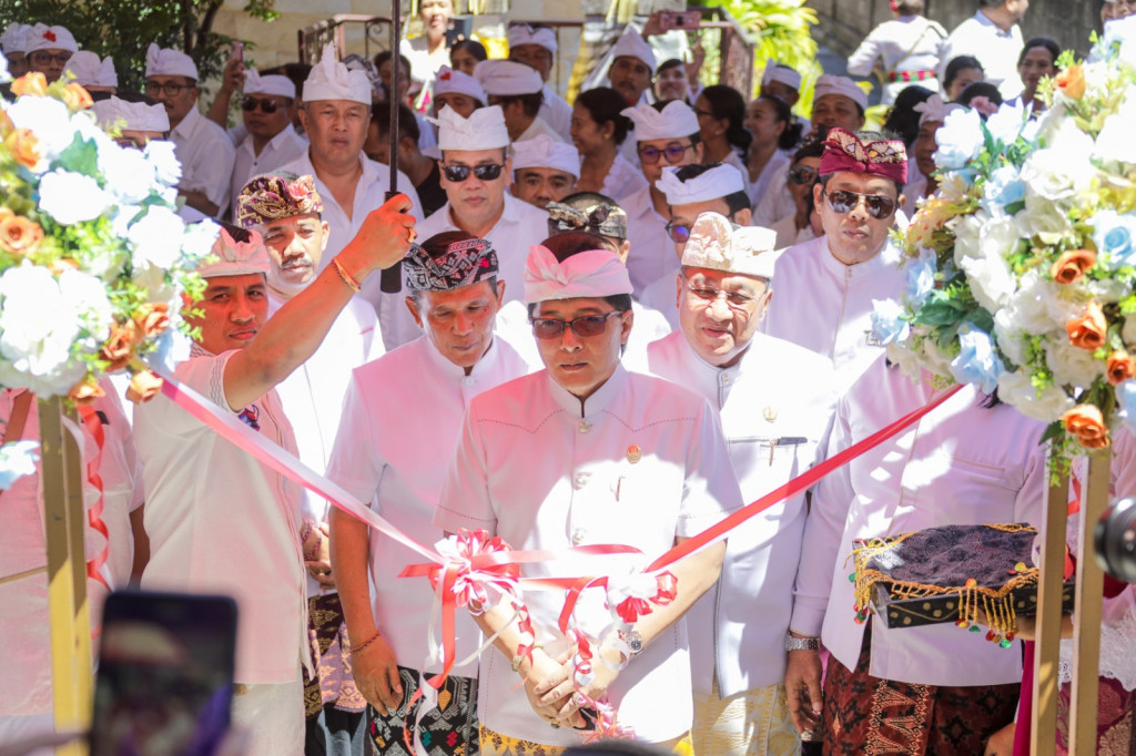 Bupati Giri Prasta Resmikan Balai Banjar Dawas, Tibubeneng